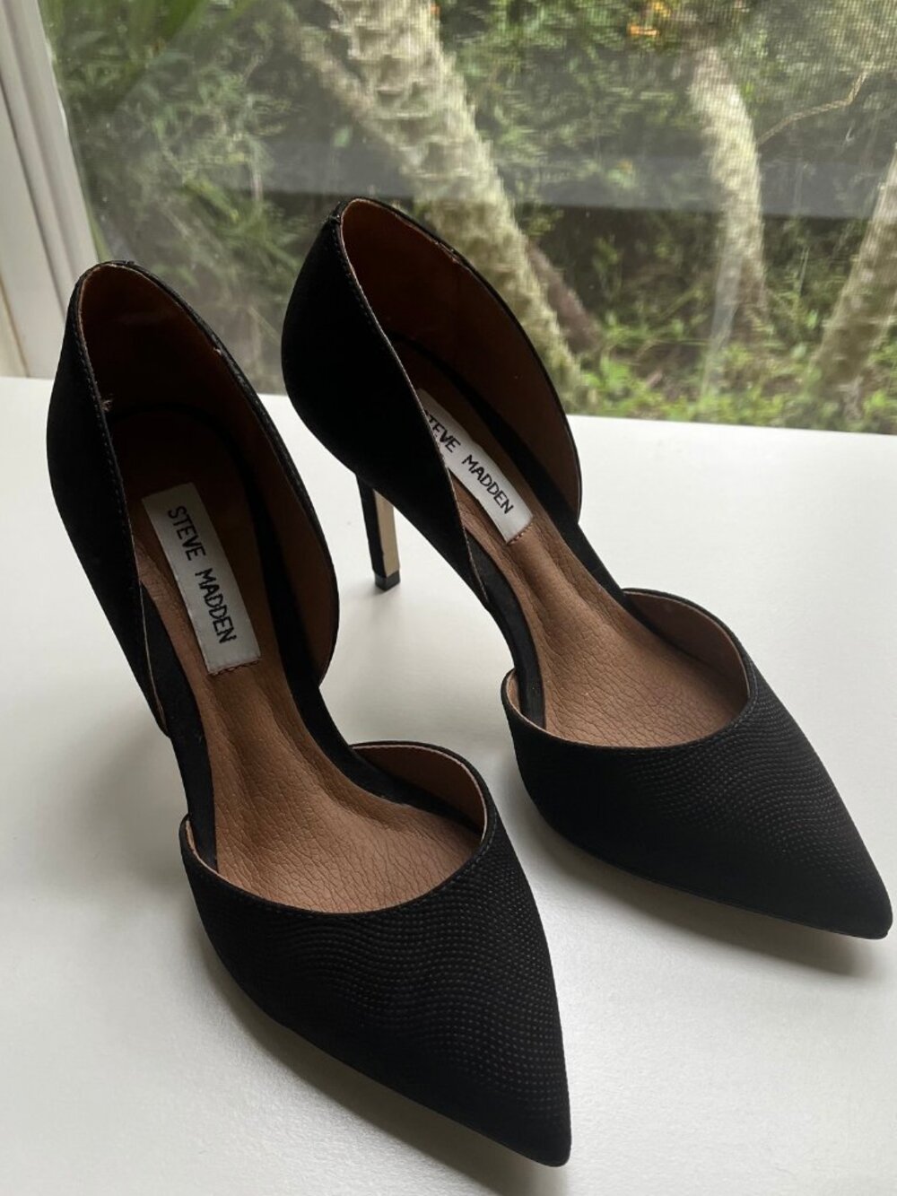 Vintage Steve Madden Black Leather Heels, size 7.5 (fit is closer to size 7)